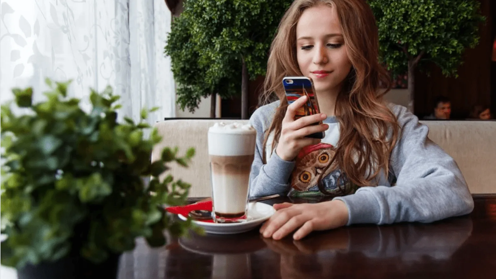 ¿Quiénes son los Centennials y por qué considerarlos en tu estrategia de marketing digital?