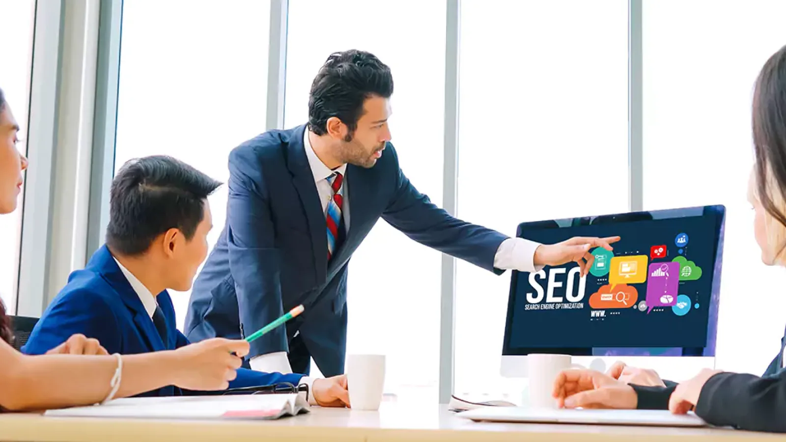 ¿Qué esperar en tu primer mes trabajando con una agencia SEO?